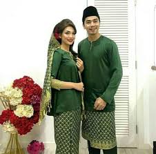 Nikmatilah lagu ost dari filem klasik melayu. Amar Amyra Bergaya Sedondon Pada Majlis Berinai