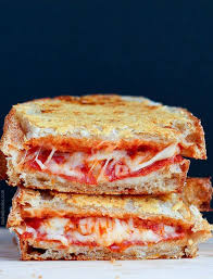 10 Idees De Croque Monsieur Qui Changent Un Peu De L Ordinaire Recettes De Cuisine Recette Cuisine Et Boissons