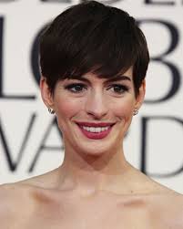 Every time anne hathaway appears at a movie premiere and people shout her name, she has flashbacks to her i'm an annie, hathaway said, apparently referring to what she's called instead. Haare Die Beliebtesten Star Haarschnitte Brigitte De
