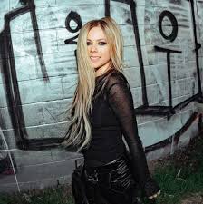 Collection with 1271 high quality pics. Daily Celebz On Twitter In 2021 Avril Lavigne Celebrity Singers Top 10 Actors