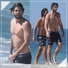 The snapshot shows the onetime social services counselor, who's believed to be in his late 50s or early 60s, shirtless on a hike with the boys' equally fit mom, leonie, the hunger games actor and. Backgrid Uk Celebrity Photo Agency Backgrid Exclusive Shirtless Liam Hemsworth Hits