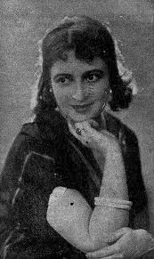 63 Images from nowosci illustrowane 1925, Woman Images: PICRYL