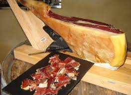 Il est totalement adapté à la vie en parcours, sur des terrains pouvant être pentus. Porc Noir De Bigorre Jambon Entier Avec L Os