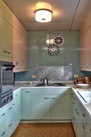 The Original 1949 Metal Kitchen Inside One Of 20 All Metal Lustron Houses Still Standing In Minnesota Diy Kitchen Decor Retro Home Decor Retro Kitchen