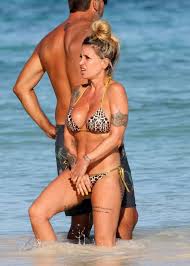 Fiel a su estilo, la actriz apeló al humor y compartió un posteo a pura sensualidad, donde bromeó con su outfit. Florencia Pena In Bikini 2020 12 Gotceleb