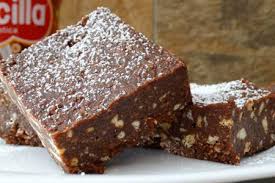 Preheat the oven to 180°c and line a baking dish (20x20cm) with baking paper. Brownie Al Cioccolato Senza Uova 3 Ingredienti Senza Cottura E Ha Solo 170 Calorie