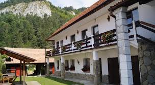 Hoteluri, apartamente, pensiune, hostel, cazari in bran. Cazare Bran Cu Piscina Pensiuni In Natura