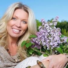 Simply . . . Woman! (@simplywomanblog)