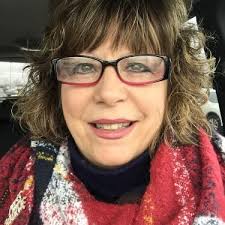 Finding God in the Garden: Devotions for Every Season: Guideposts:  9781961126961: Amazon.com: Books