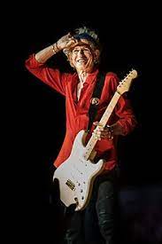 There are 516,202 people in the u.s. Keith Richards Wikipedia