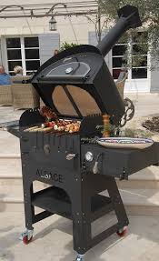 Grace A Son Systeme De Basculement Innovant Le Vulcano 2bbq Vous Permet De Cuire Soit Sur Un Barbecue Soit Dans Un Four Des Legumes Four A Bois Idee Barbecue Et Bois