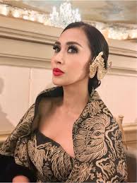 Bermimpi bukanlah sesuatu yang menyeramkan. Tidak ada yang mustahil di  dunia ini jika kamu percaya.. Masa depan adalah milik mereka yang percaya  dengan impiannya.. , • Petuah dari Bu Astri ( ibu