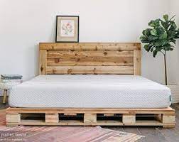 pallet bed the oversized queen includes headboard and platform lit en palette lit palette bois modeles de lit en bois