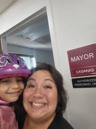 Sharon Manis's Instagram, Twitter & Facebook