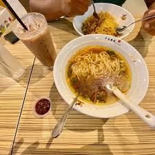 Kesedapannya membuatkan saya teringat ingat dan dengan muka tak malunya, saya menelefon meminta resepi. Mee Tarik Warisan Asli Alor Star Kedah