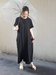雨の日は ただでさえちょっぴりゆううつ そんな日は ストレスフリーなワンピースと 濡れても平気なビ ワンピース ゆううつ 春