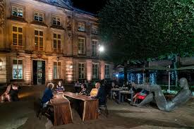 Vanaf maandag 5 oktober ontvangt presentator bas van mulken wekelijks gasten uit de sportwereld om het weekend te bespreken en om vooruit te kijken naar wat de rest van de sportweek gaat brengen. Den Bosch Alleen Decor Voor De Avondetappe Den Bosch Vught Bd Nl
