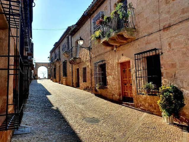 Baños de la Encina: el pueblo de Jaén de origen neolítico y con el castillo más antiguo de España — idealista/news