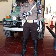 Lama tak terdengar kabarnya, wanita itu kini sudah menikah dengan kapolres dan jadi ibu bhayangkari. 25 Ide Sastra Chibrut Terbaik Teman Persamaan Dayung