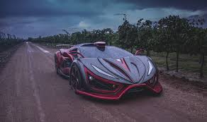 It is the integration of two elements of great legacy and value, a stylized dragon in the form of a shield, merging the essence of both symbols. Regreso Inferno Automobili Carglobe