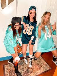 100 Diy Halloween Costumes For Teenage Girls Hike N Dip In 2020 Football Costume Costumes For Teenage Girl Cute Group Halloween Costumes