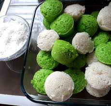Kuih ini sangat memuaskan untuk dinikmati pada bulan puasa kerana mempunyai ketulan ubi keladi. 1001 Resepi Kuih Tradisional Kuih Tradisional Drone Fest