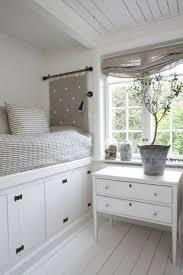 Aufbewahrungsideen Im Schlafzimmer 35 Ausgeklugelte Losungen Schlafzimmer Design Bett Bauen Ideen Fur Kleine Schlafzimmer