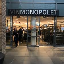Vinmonopolet (da) monopolio del alcohol en noruega (es); Photos At Vinmonopolet Liquor Store In Marken