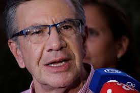 Joaquín josé lavín infante is a chilean politician of the independent democratic union party and the current mayor of las condes municipality of capital santiago. Nunca Sera Presidente Ayer Por Conservador Y Hoy Dia Por Impostor Agustin Squella Barre Con La Candidatura De Lavin