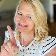 Julia Waldrop's Instagram, Twitter & Facebook