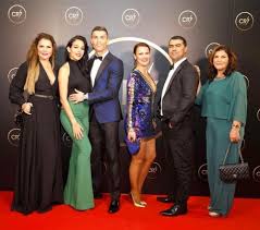 Parabéns aos meus meninos e que este dia se repita por muitos anos com amor e saúde. Real Madrid Family