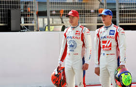 Риа новости/михаил климентьев, евгения новоженина; Guenther Steiner Both Drivers Are Equal At Haas Planetf1