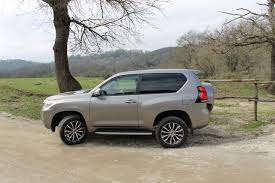 Prado's advanced safety features include toyota safety senses1, to help keep you and your passengers out of harm's way. Toyota Land Cruiser 2 8d 4d A T 3 Porte La Prova Su Strada Foto E Immagini Motori It Toyota Land Cruiser Land Cruiser Toyota