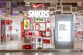 Snkrs Out Of The Box Tells The Stories Behind Nike S Most Iconic Designs Design Icon Design Nike Retail