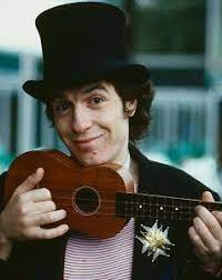 Rino gaetano è più che mai presente, anche se manca da quarant'anni. Rino Gaetano Lyrics