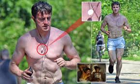 Paul mescal was born in the year 1996 on february 2nd in dublin, ireland, now his age is 24 years as of 2020. Heartthrob Paul Mescal Is Spotted On A Shirtless Jog Wearing His Famous Chain Daily Mail Online