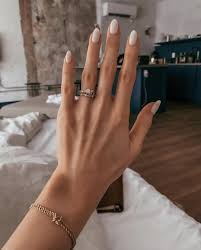 Their new tanning mitt 'got your back' is revolutionising the diy tanning industry. How To Fake Tan Your Hands Correct Tanning Mistakes St Tropez Uk