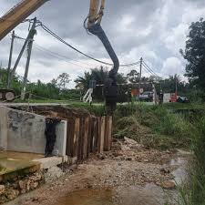 Pejabat daerah / tanah klang jalan kota 41902 klang, selangor darul ehsan. Pejabat Tanah Dan Daerah Klang Pejabat Tanah Daerah Klang Email Protected Pejabat Daerah Dan Tanah Hulu Langat Kompleks Pentadbiran Daerah Hulu Langat