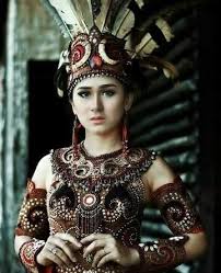 Unduh dan gunakan 10.000+ foto stok wallpaper hd secara gratis. Cewek Dayak Gambar Tarian Gadis Cantik Wanita Cantik