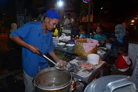 Resep gulai kambing kacang hijau. Kikil Kambing Simolawang Kental Bumbunya Ngeprul Dagingnya Suara Surabaya