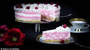 Falls ihr aber keine veganer seid, könnt statt himbeeren kann man natürlich auch jedes andere obst oder früchte nehmen, die man gerne mag. Himbeer Topfen Torte Ohne Backen Gudrun Von Modling
