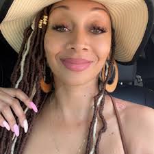 It's that time of the year girl moms!😍😍💕 Hot Pink Ugg Boots ✨