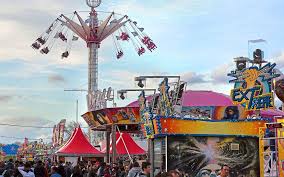 Géographie pays france début toulouse 43° 36′ 40″ n, 1° 25′ 07″ e fin marseillan 43° 20′ 22″ n, 3° 32′ 18″ e traverse occitanie caractéristiques longueur 241 km altitudes début: Deux Jours En Immersion A La Foire Du Trone Le Parisien