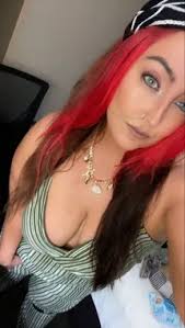 Lexi Ellis (@thisblexi34)