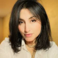 Elizabeth Pina's Instagram, Twitter & Facebook