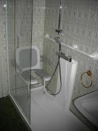 Douche Hadapt Eco Http Www Seniorbains Com Douche Hadapt Eco Html Douche Securisee Pour Pmr Specialement Adaptee Aux Peti Douche Pmr Douche Porte Baignoire