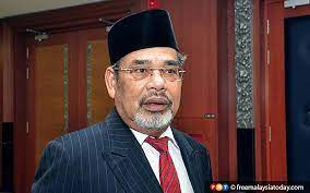 He claimed that the bn director does not know how to manage and navigate the coalition's 15th general election (ge) machinery. Don T Be Surprised If We Back Anwar Says Umno S Tajuddin Free Malaysia Today Fmt