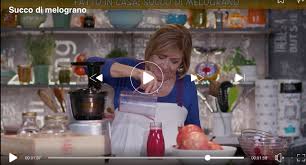 Caratteristiche nutrizionali e possibili benefici per la salute. Anna Moroni Prepara Il Succo Di Melograno Da Bere O Congelare Per Ricette All Italiana Ultime Notizie Flash