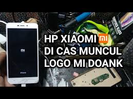 Tekan lama tombol daya atau lepaskan baterai. Cara Mengatasi Hp Xiaomi Di Cas Muncul Logo Mi Youtube