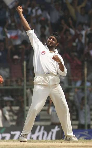Harbhajan Singh shared an image for his U19 days via his instagram yesterday. Recognise the man on the left? #ITWSports #ThrowbackThursday # Cricket #TeamIndia